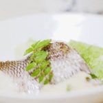 投稿についてもっと詳しく 板野酒造場　春のお酒によく合う　レシピ動画　！ 【　 鯛とレタスのレンジ酒蒸し　】